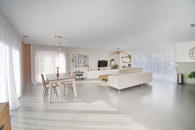 A louer MAISON  CONTEMPORAINE  LEZIGNAN LA CEBE