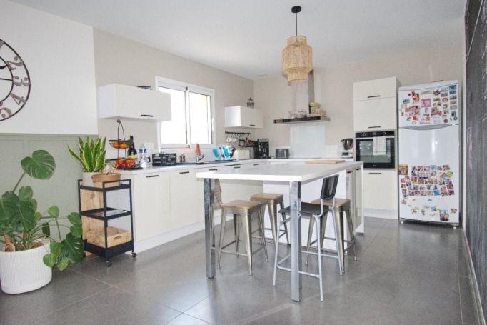 A louer MAISON  CONTEMPORAINE  LEZIGNAN LA CEBE