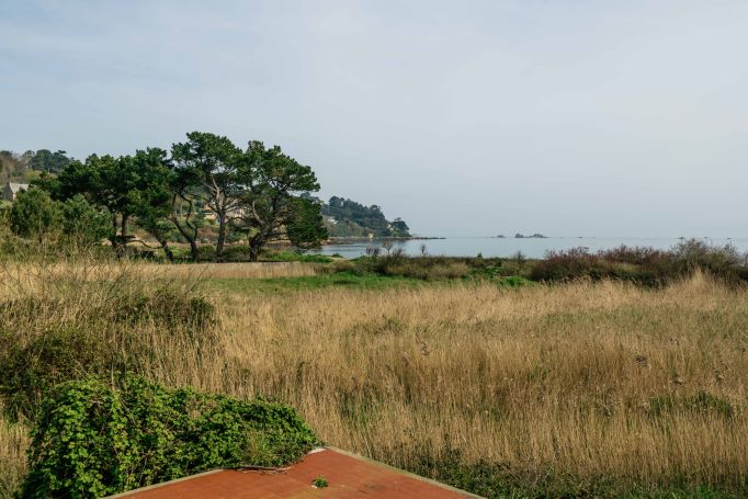 A vendre Maison 8 pieces 198 m&sup2;  vue mer et acces direct plage PLOUBAZLANEC