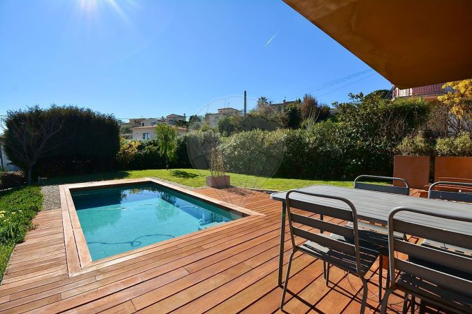A louer MAISON  CONTEMPORAINE BORD DE MER CAGNES SUR MER