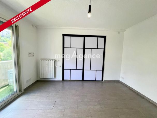 A louer APPARTEMENT T3 62 M2 BORD DE MER TOULON