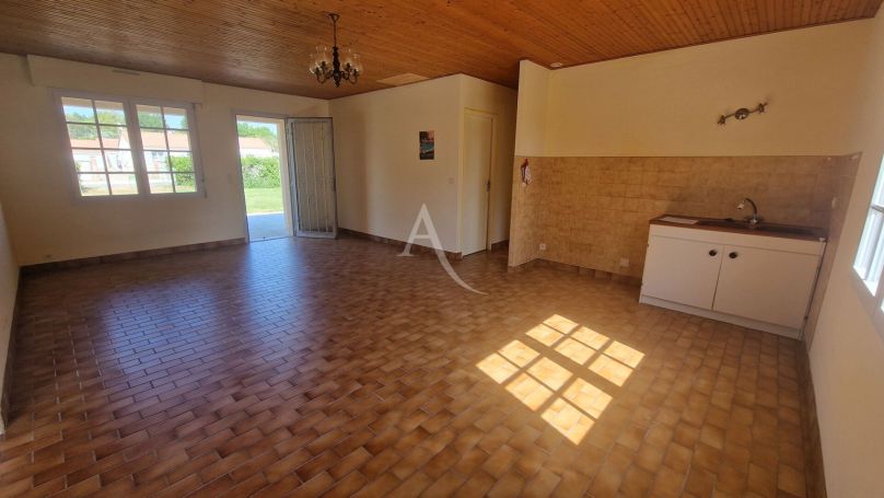A vendre MAISON  5 PIECES 82 M2 BORD DE MER TALMONT SAINT HILAIRE