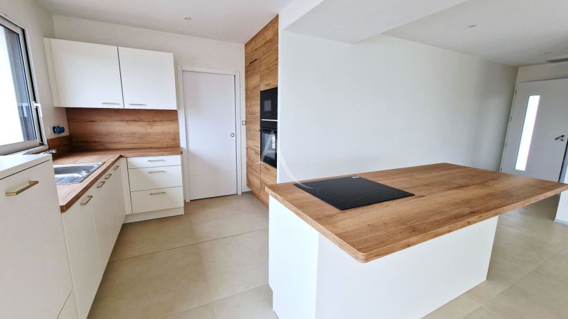 A vendre MAISON  4 PIECES 122 M2 BORD DE MER TALMONT SAINT HILAIRE