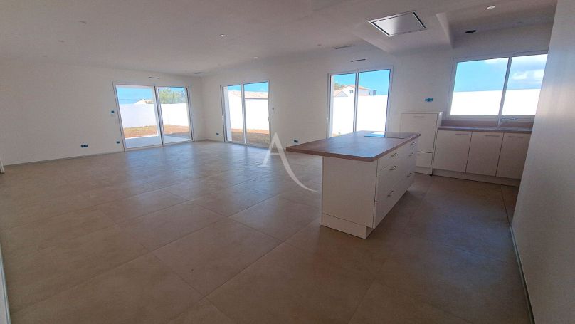 A vendre MAISON  4 PIECES 122 M2 BORD DE MER TALMONT SAINT HILAIRE
