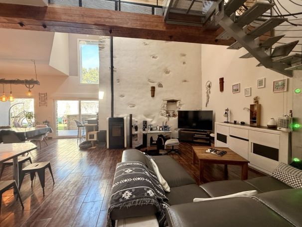 A vendre LOFT  6 PIECES 176 M2  TRAUSSE