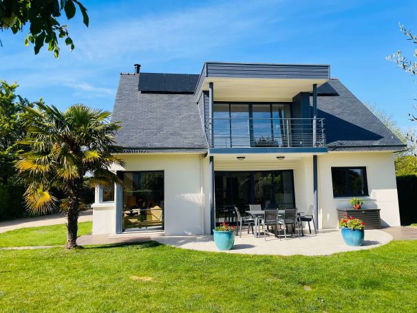 A vendre BELLE Maison d'architecte 7 PIECES 220 M&sup2; PROCHE PLAGE LA FORET FOUESNANT