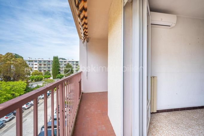 A louer APPARTEMENT T4 78 M2 TERRASSE BORD DE MER HYERES