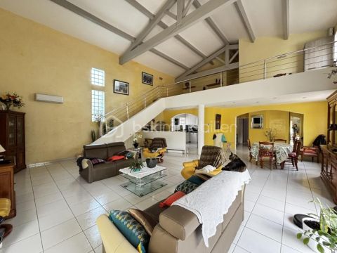 A louer MAISON  5 PIECES 192 M2 BORD DE MER BALARUC LES BAINS