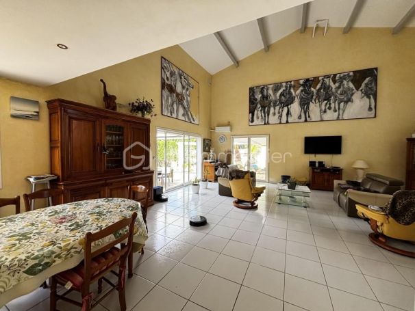 A louer MAISON  5 PIECES 192 M2 BORD DE MER BALARUC LES BAINS