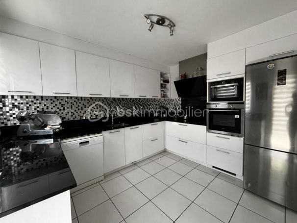 A louer MAISON  5 PIECES 192 M2 BORD DE MER BALARUC LES BAINS