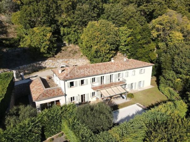 A louer MAISON  DE MAîTRE  DRAGUIGNAN