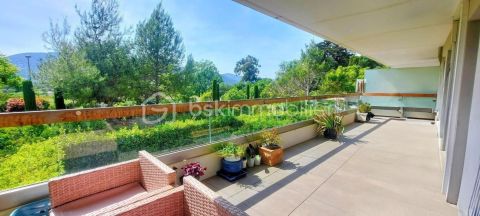 A louer APPARTEMENT DE PRESTIGE T3 63 M2 TERRASSE BORD DE MER CANNES