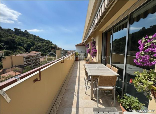 A louer APPARTEMENT DUPLEX T4 95 M2 TERRASSE BORD DE MER MENTON