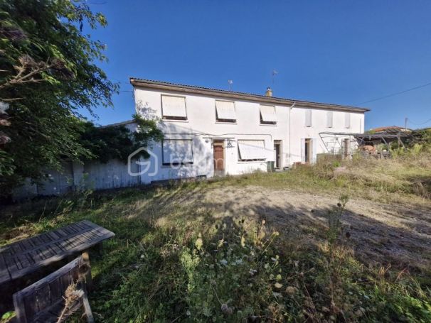 A louer LONGèRE  10 PIECES 337 M2  SAINT MARTIN DU PUY