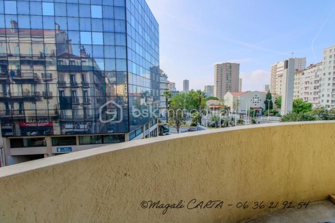 A louer APPARTEMENT T3 66 M2 BORD DE MER TOULON