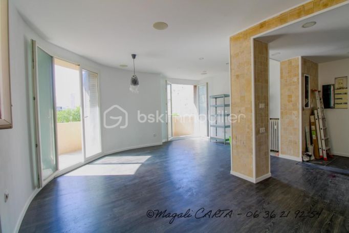 A louer APPARTEMENT T3 66 M2 BORD DE MER TOULON