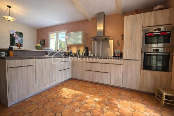 A louer MAISON  6 PIECES 182 M2  SAINT GELY DU FESC
