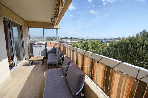 A louer APPARTEMENT T2 40 M2 TERRASSE BORD DE MER ANTIBES