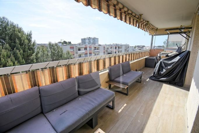A louer APPARTEMENT T2 40 M2 TERRASSE BORD DE MER ANTIBES