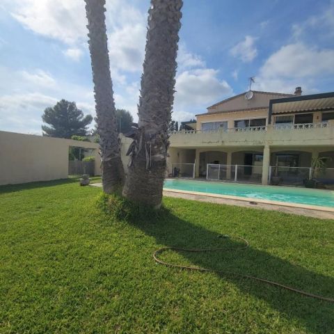 A louer APPARTEMENT DE PRESTIGE  233 M2 TERRASSE  MONTBAZIN
