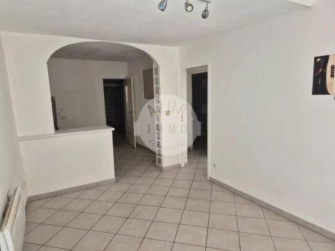 A louer APPARTEMENT T2 44 M2  ROQUEVAIRE