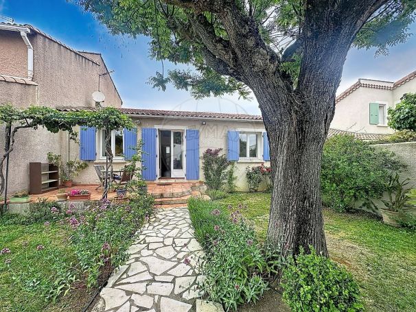 A louer MAISON  DE MAîTRE  NIMES