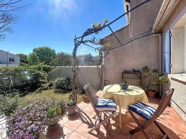 A louer MAISON  DE MAîTRE  NIMES