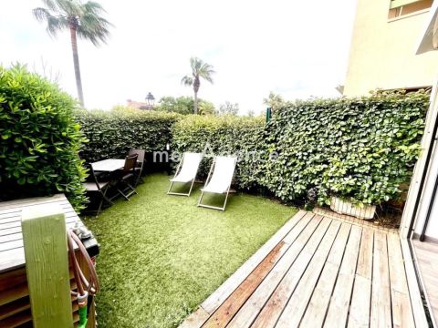 A louer STUDIO  34 M2 TERRASSE PLAGE à PIED SANARY SUR MER