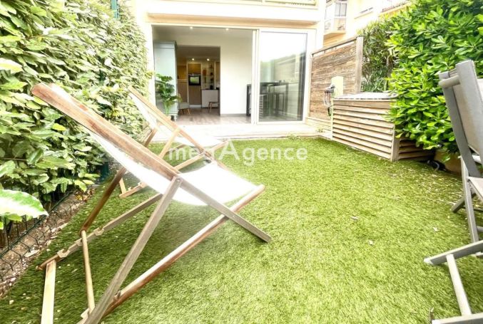A louer STUDIO  34 M2 TERRASSE PLAGE à PIED SANARY SUR MER