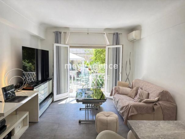 A louer APPARTEMENT DE PRESTIGE T3 54 M2 TERRASSE BORD DE MER NICE