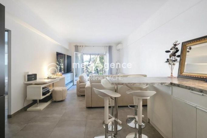 A louer APPARTEMENT DE PRESTIGE T3 54 M2 TERRASSE BORD DE MER NICE