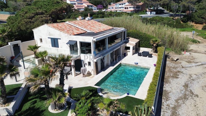 A louer MAISON  7 PIECES 180 M2 PIEDS DANS L'EAU SAINT AYGULF