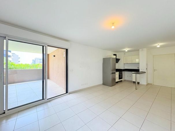 A louer APPARTEMENT T2 45 M2 TERRASSE BORD DE MER VILLENEUVE LOUBET