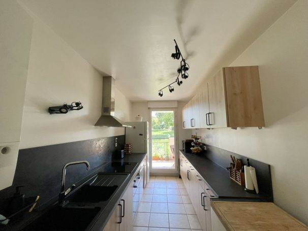 A louer APPARTEMENT T4 79 M2 TERRASSE  CHATEAU GOMBERT