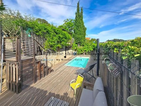 A louer MAISON  4 PIECES 137 M2 BORD DE MER LA SEYNE SUR MER