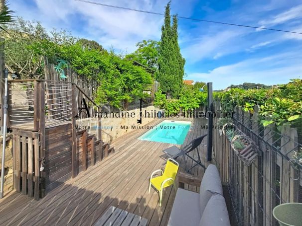 A louer MAISON  4 PIECES 137 M2 BORD DE MER LA SEYNE SUR MER