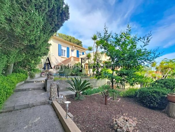 A louer MAISON  4 PIECES 137 M2 BORD DE MER LA SEYNE SUR MER