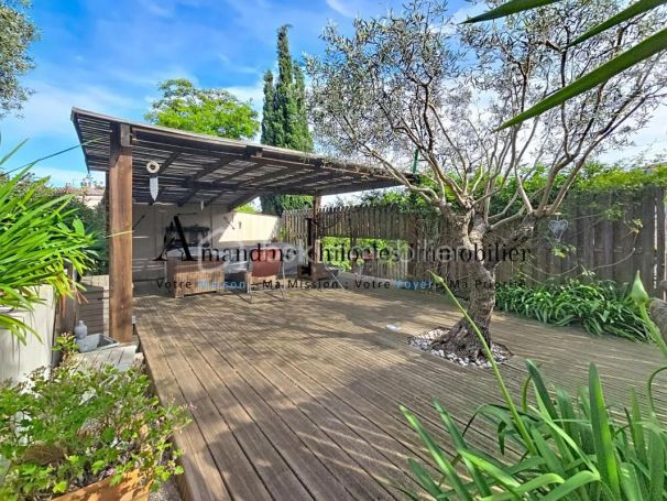 A louer MAISON  4 PIECES 137 M2 BORD DE MER LA SEYNE SUR MER