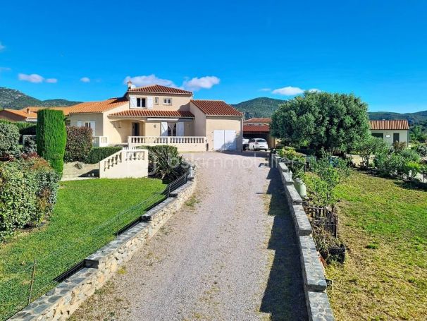 A louer MAISON  6 PIECES 155 M2  VINCA