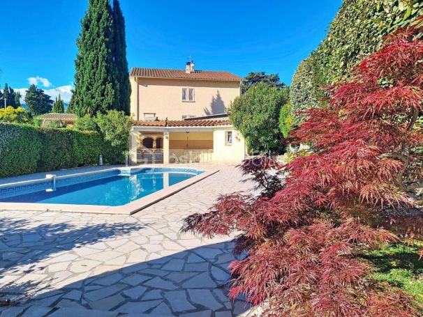A louer MAISON  6 PIECES 155 M2  VINCA
