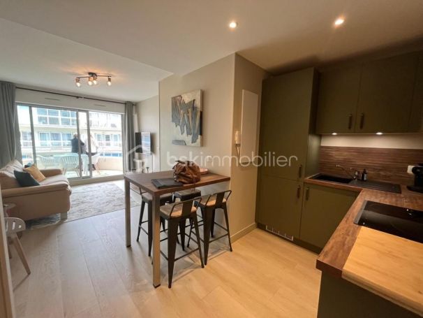 A louer APPARTEMENT T2 33 M2 TERRASSE PIEDS DANS L'EAU PORNICHET