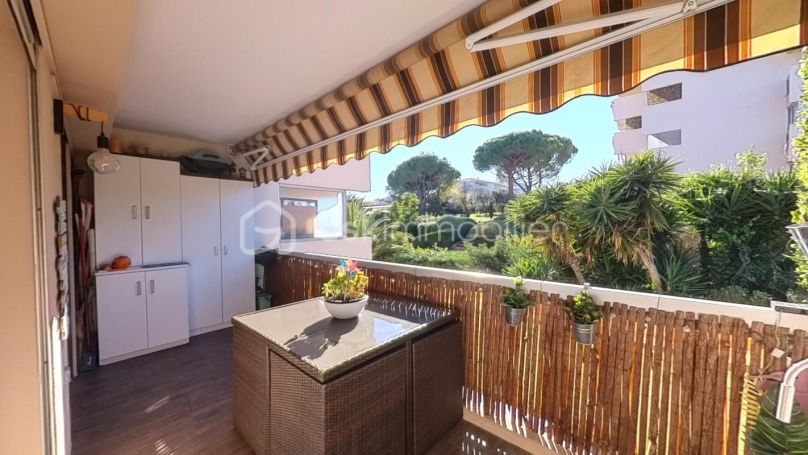A louer APPARTEMENT T3 59 M2 TERRASSE BORD DE MER ANTIBES