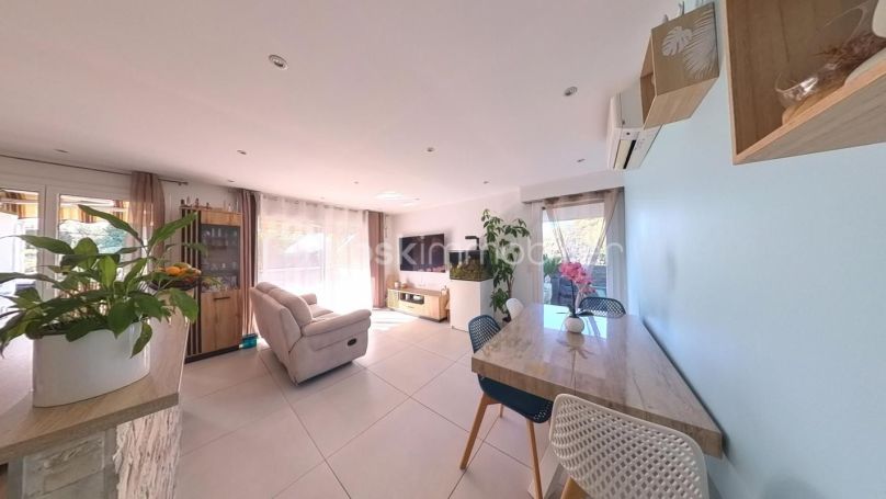 A louer APPARTEMENT T3 59 M2 TERRASSE BORD DE MER ANTIBES
