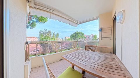 A louer APPARTEMENT T2 49 M2 TERRASSE BORD DE MER GOLFE JUAN