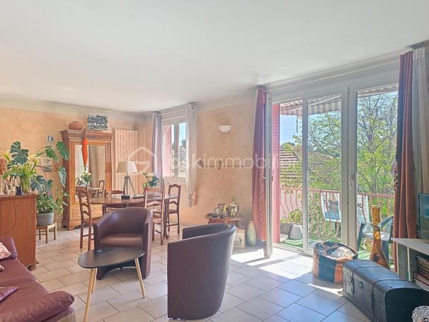 A louer APPARTEMENT T3 69 M2 BORD DE MER LA SEYNE SUR MER