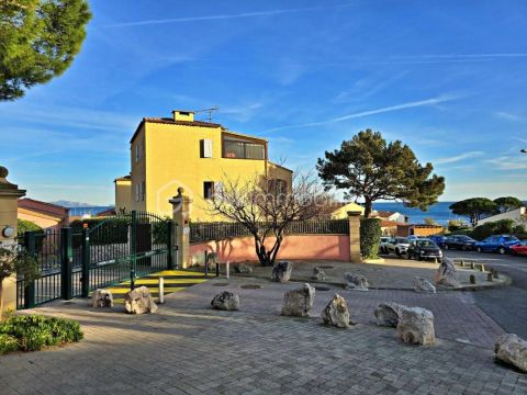 A louer STUDIO  28 M2 VUE MER SAUSSET LES PINS