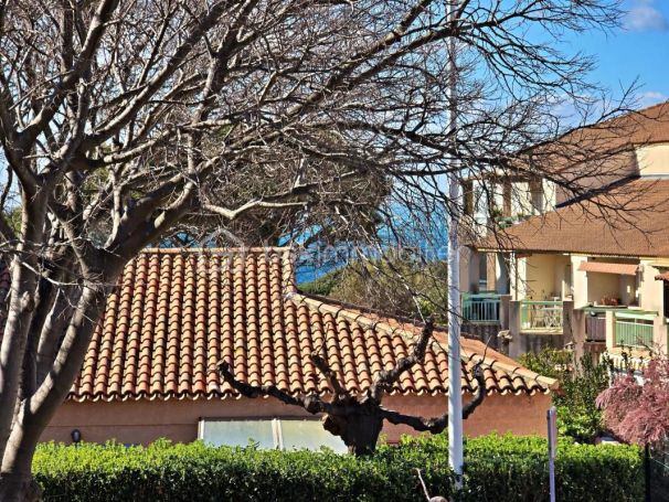 A vendre STUDIO  28 M2 VUE MER SAUSSET LES PINS