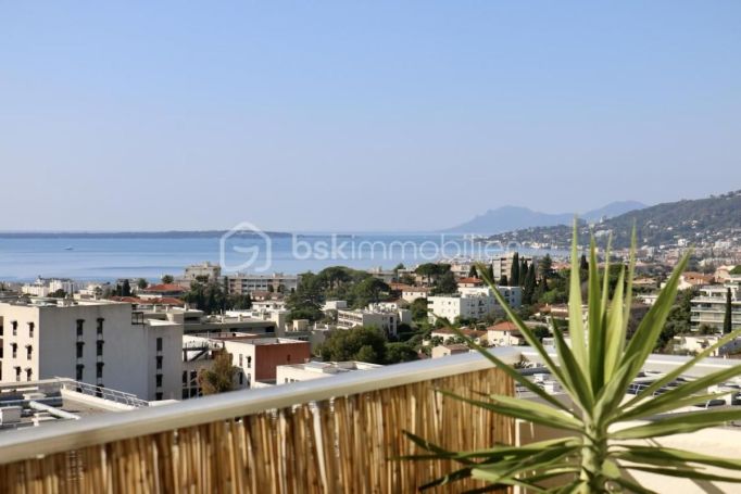 A louer APPARTEMENT T3 71 M2 TERRASSE VUE MER ANTIBES