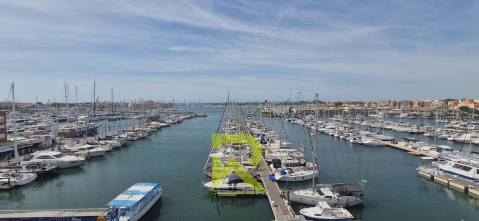 A louer APPARTEMENT DUPLEX T4 87 M2 TERRASSE BORD DE MER AGDE