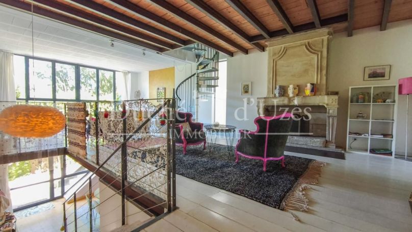 A louer LOFT  3 PIECES 110 M2  UZES
